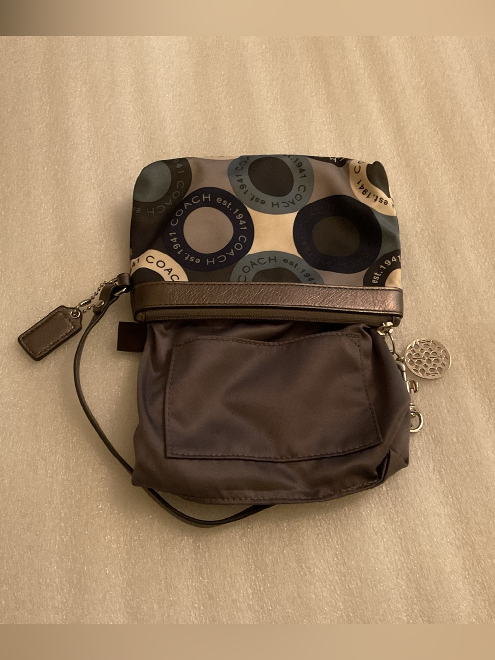 COACH Est. 1941 Graphic Circle Print Wristlet With Pristine Medallion & Hangtag - Picture 9 of 12